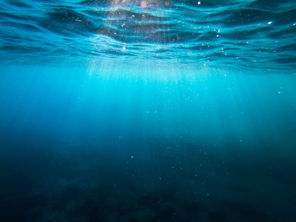 Sonnenstrahlen im Meer